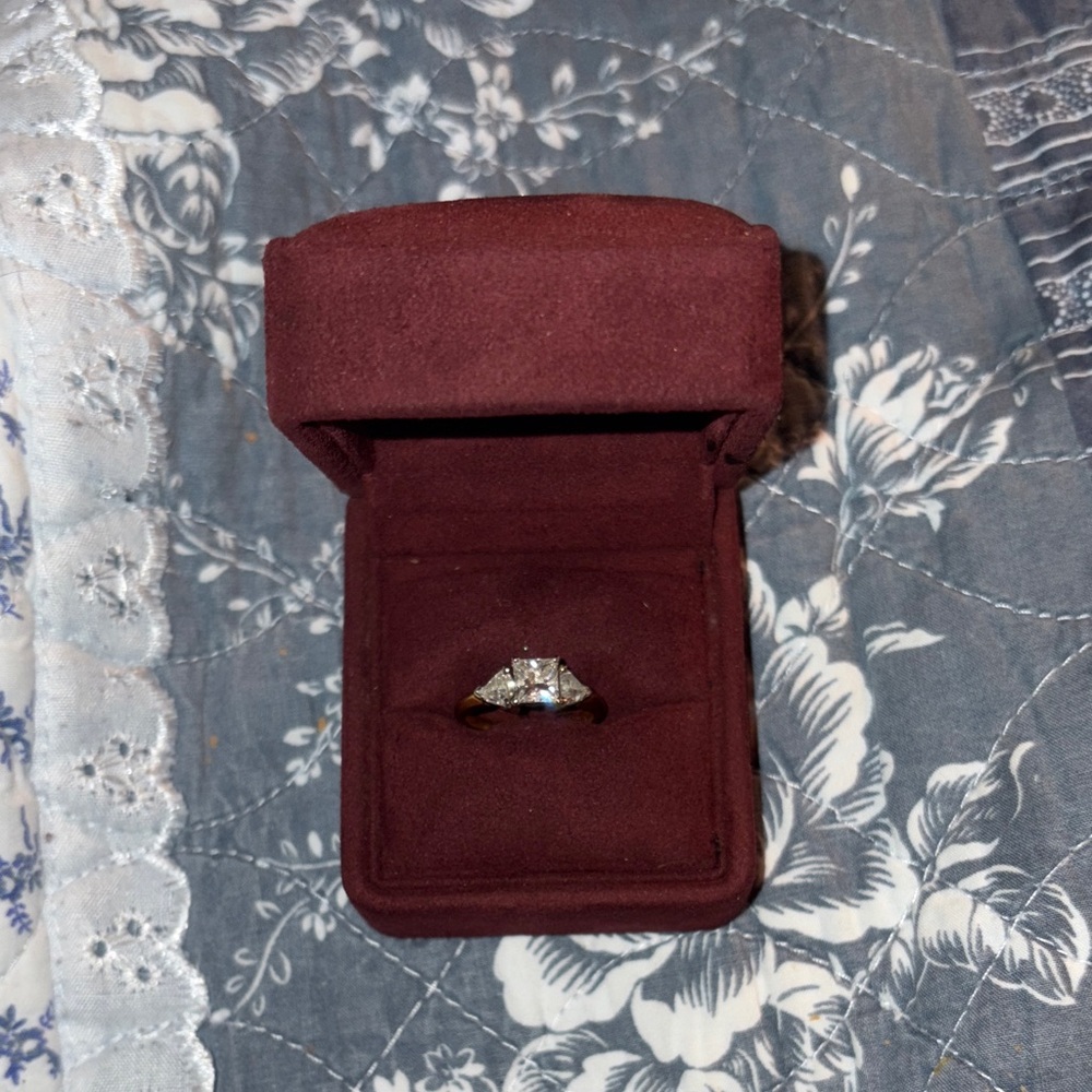 18k Yellow Gold Diamond Engagement Ring VINTAGE with matching wedding band